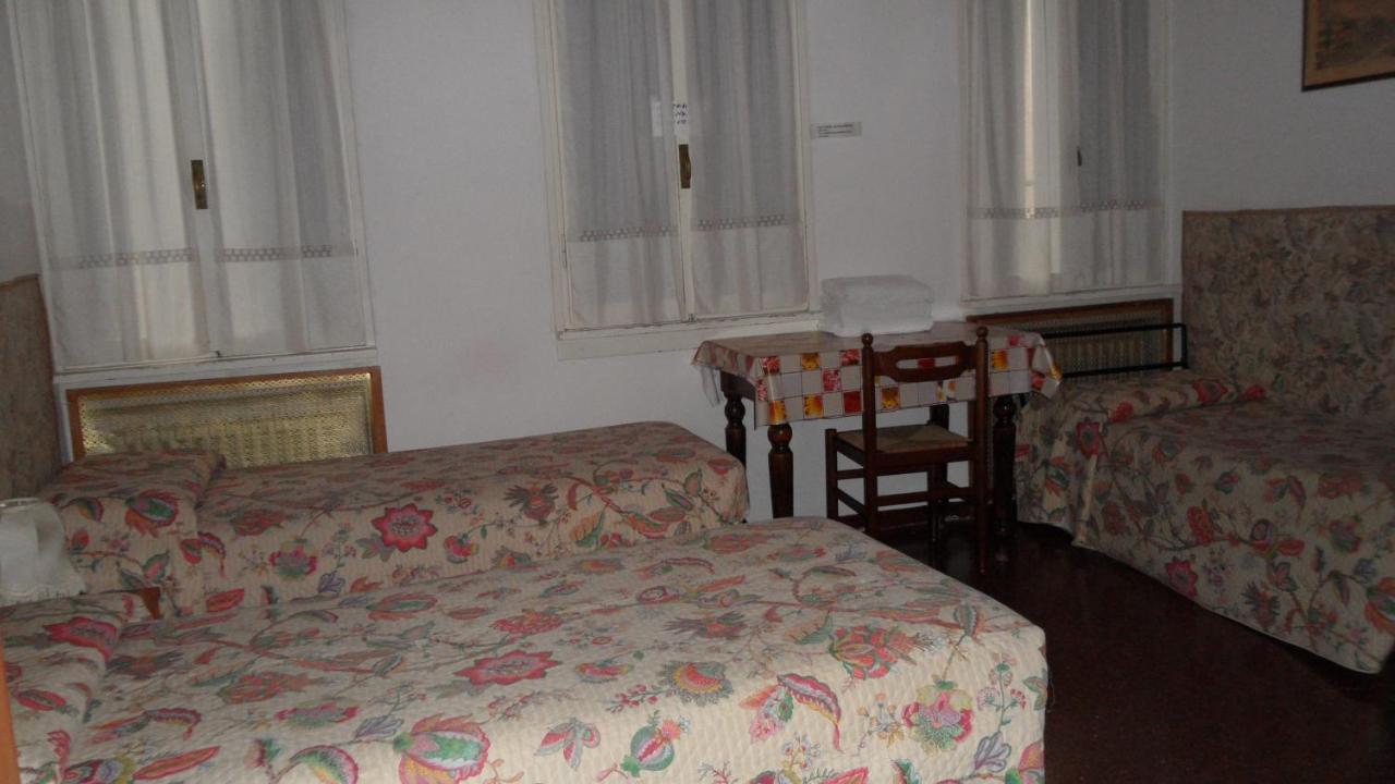 Hotel Locanda Ca' Foscari Benátky Pokoj fotografie